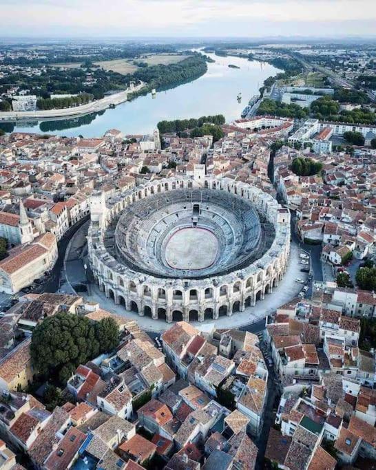 Nuit A La Roquette, Arles Apartment Ngoại thất bức ảnh